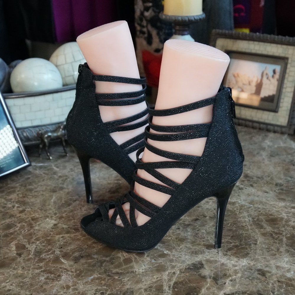 Rebecca Minkoff Mabel Stingray Print Heel Black s8